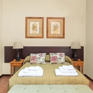 https://ongegund-lodge.hotels-capetown.com